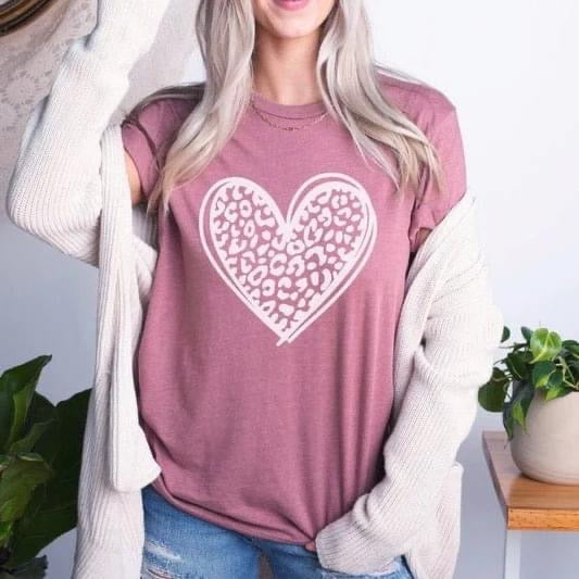 Leopard Heart Soft Graphic Tee - ladymaesboutique